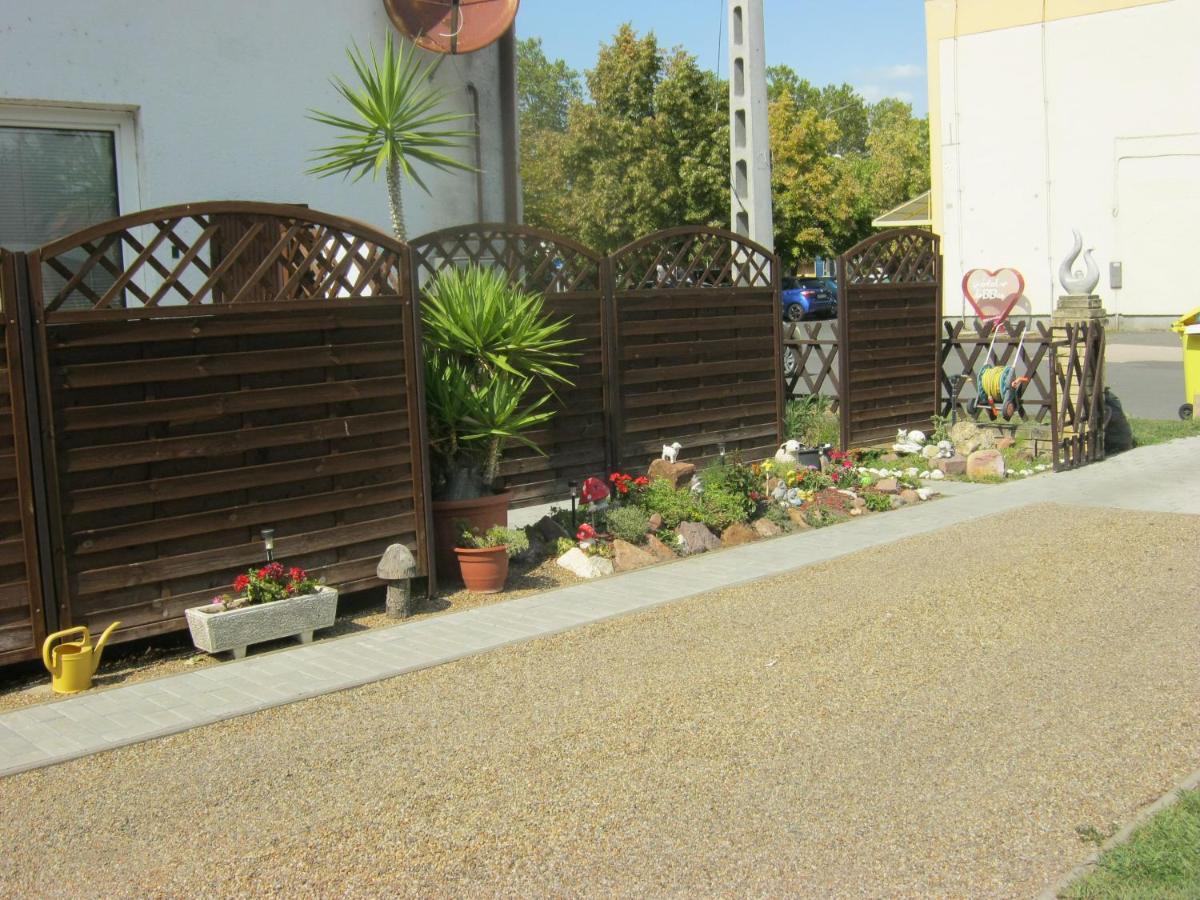 Kitti Apartman Balatonboglar Bagian luar foto